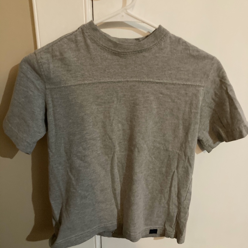 gray tee